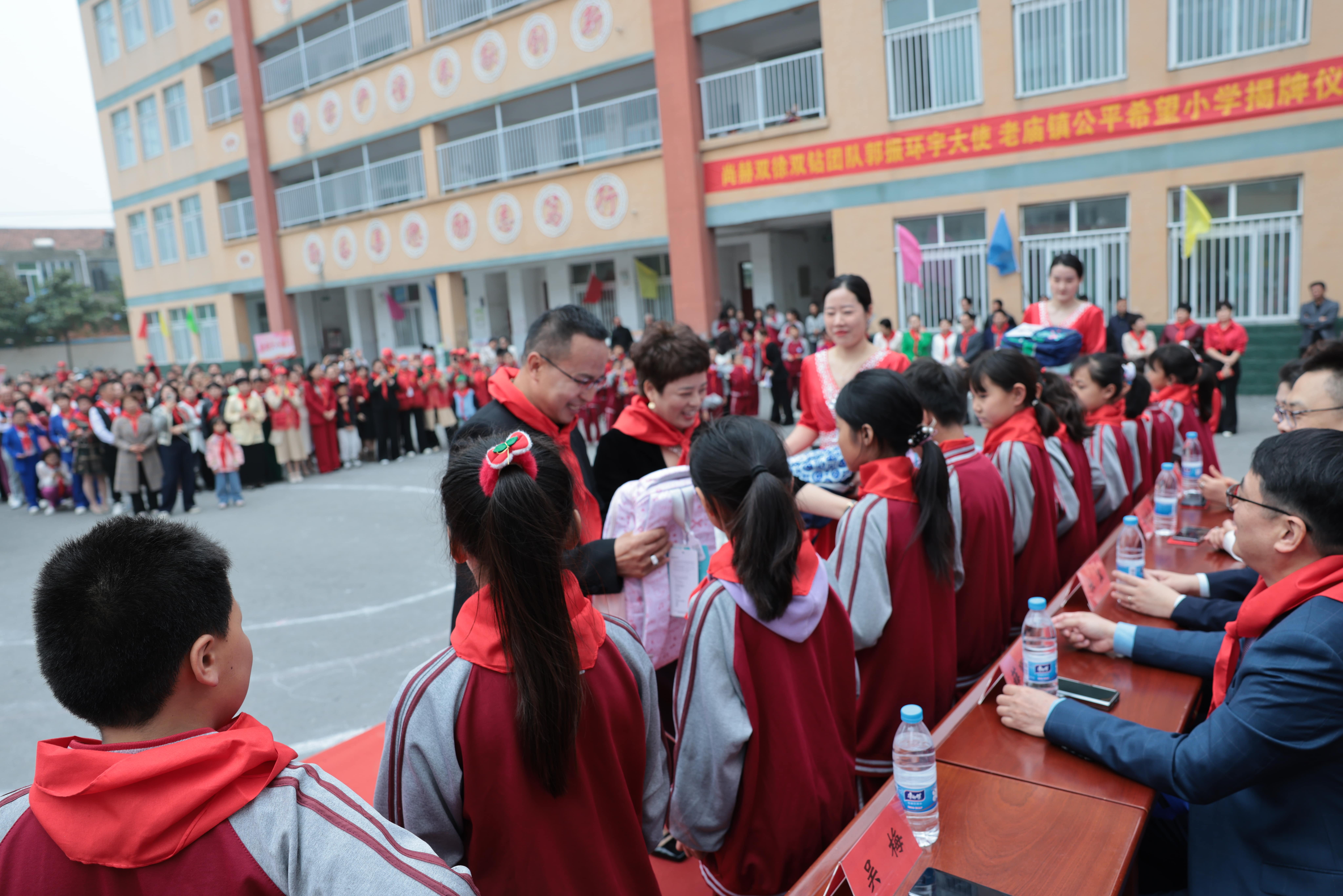 在爱意的“双向奔赴”中丨第249所必一网页版登录入口公益学校揭牌 在爱意的“双向奔赴”中丨第249所必一网页版登录入口公益学校揭牌