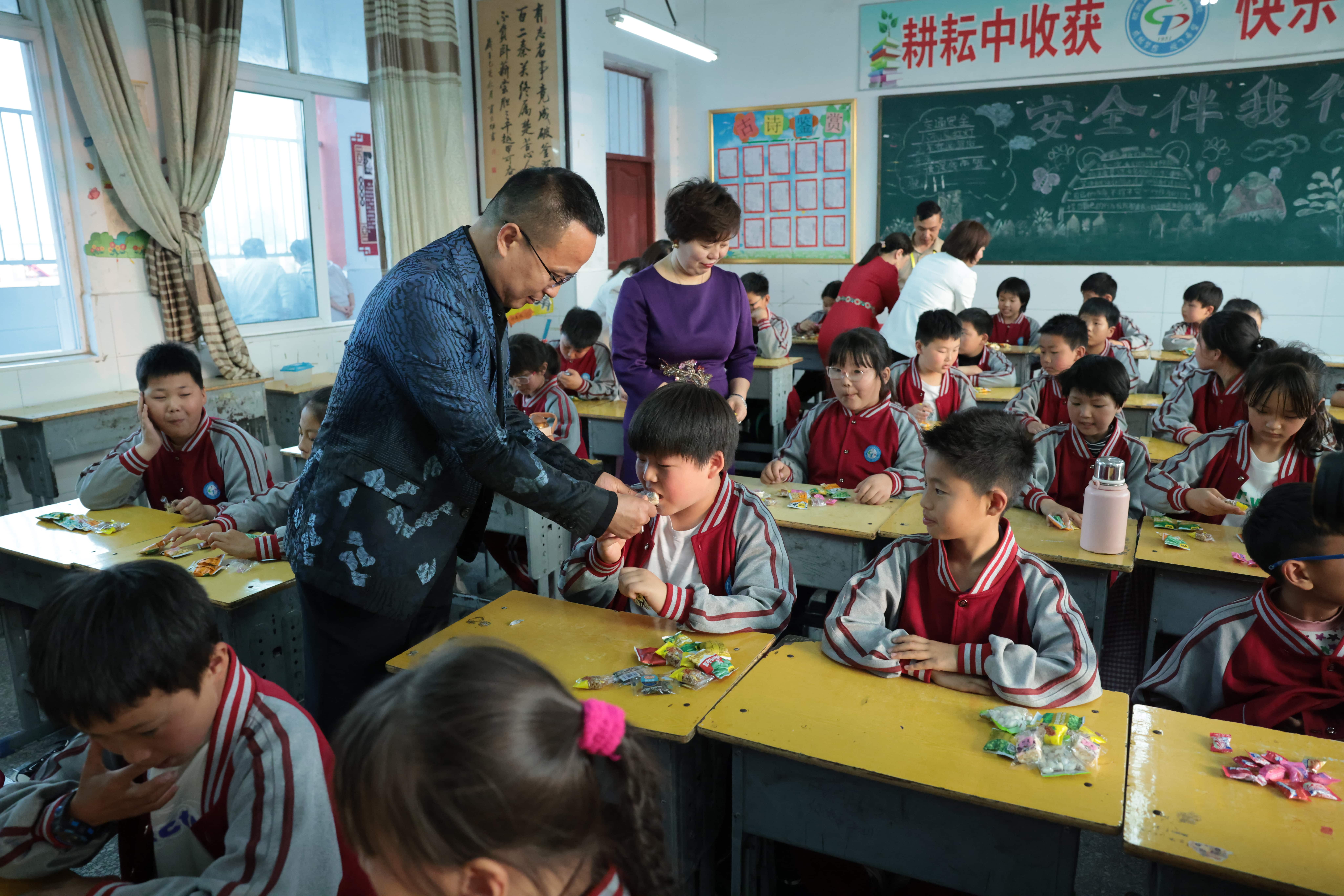 在爱意的“双向奔赴”中丨第249所必一网页版登录入口公益学校揭牌 在爱意的“双向奔赴”中丨第249所必一网页版登录入口公益学校揭牌