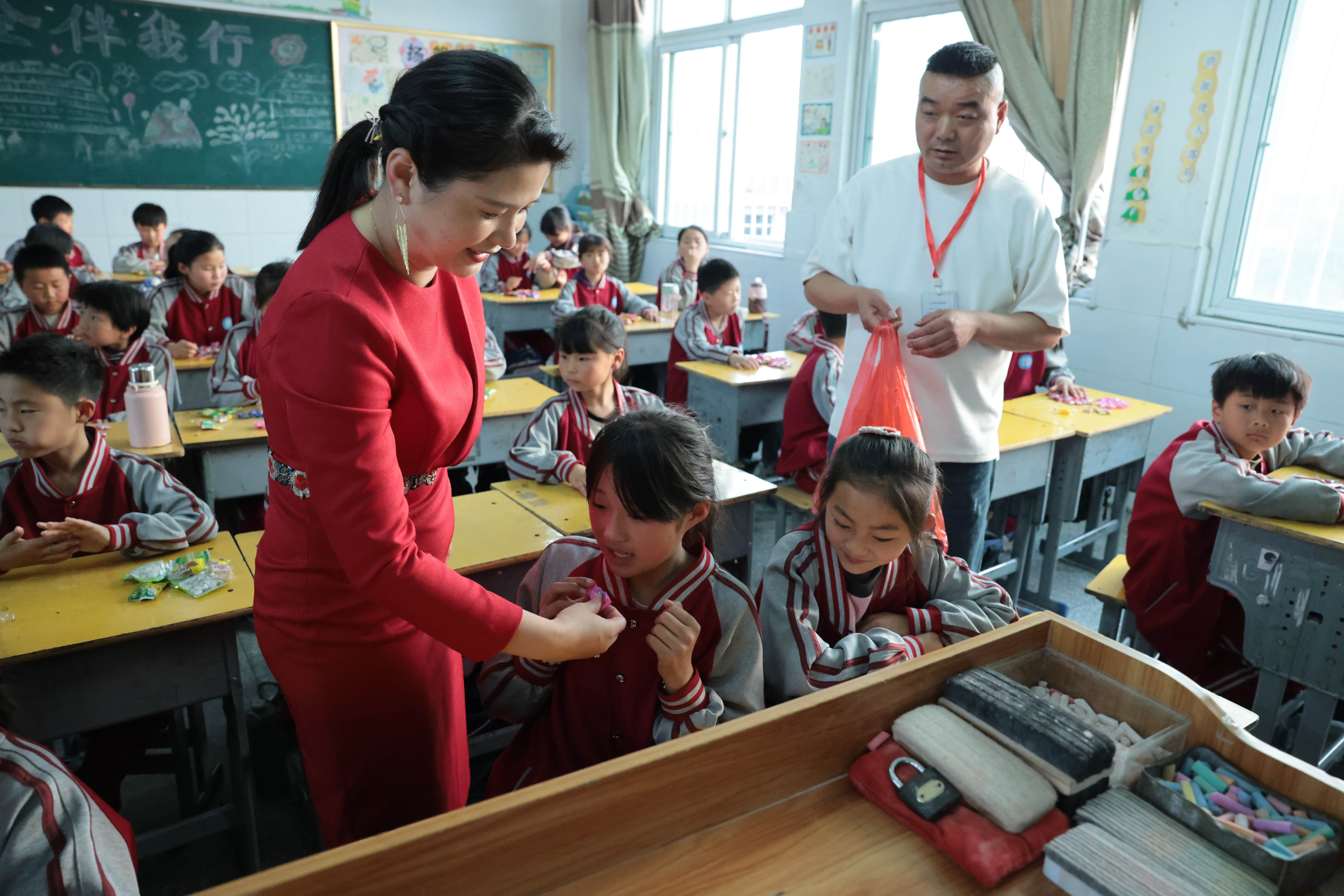 在爱意的“双向奔赴”中丨第249所必一网页版登录入口公益学校揭牌 在爱意的“双向奔赴”中丨第249所必一网页版登录入口公益学校揭牌