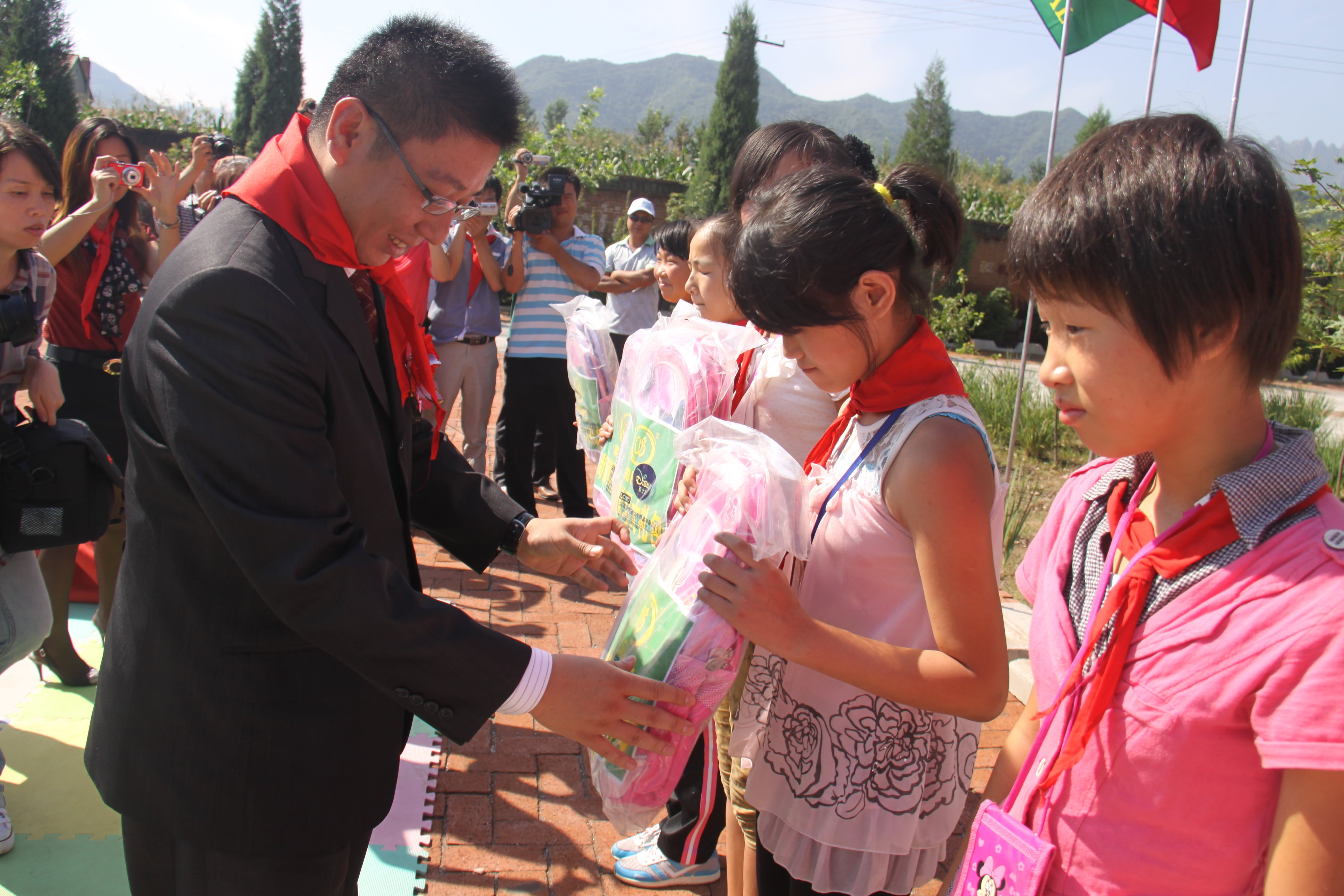 第17所 承德市乌龙矶必一网页版登录入口牛艳玲小学